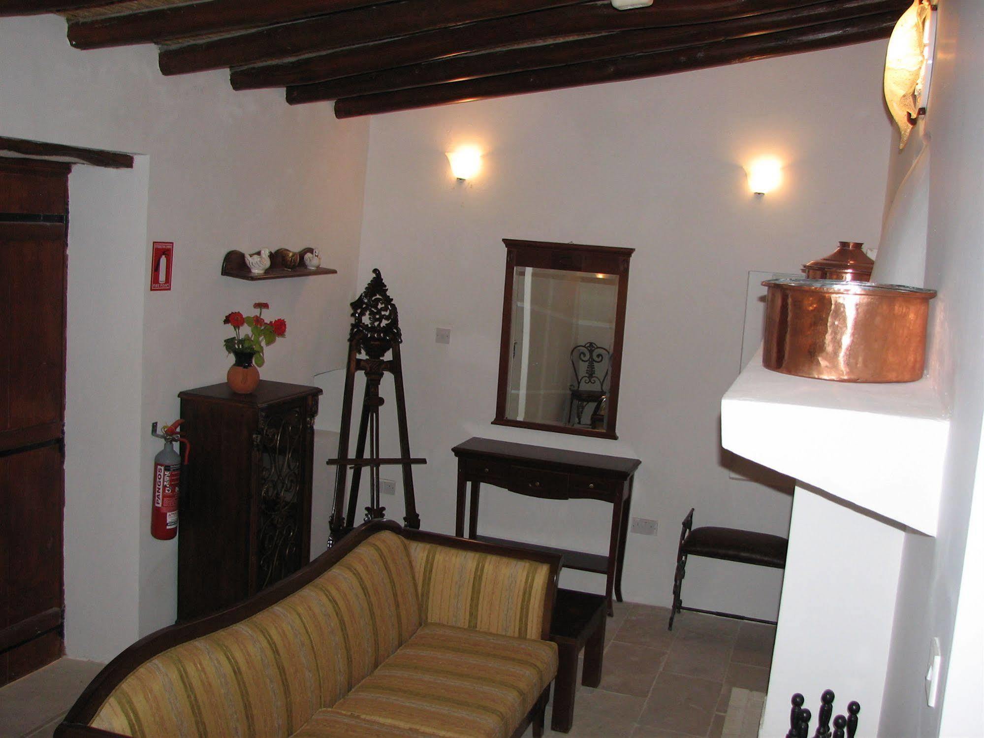 Lasa Heights Hotel Buitenkant foto